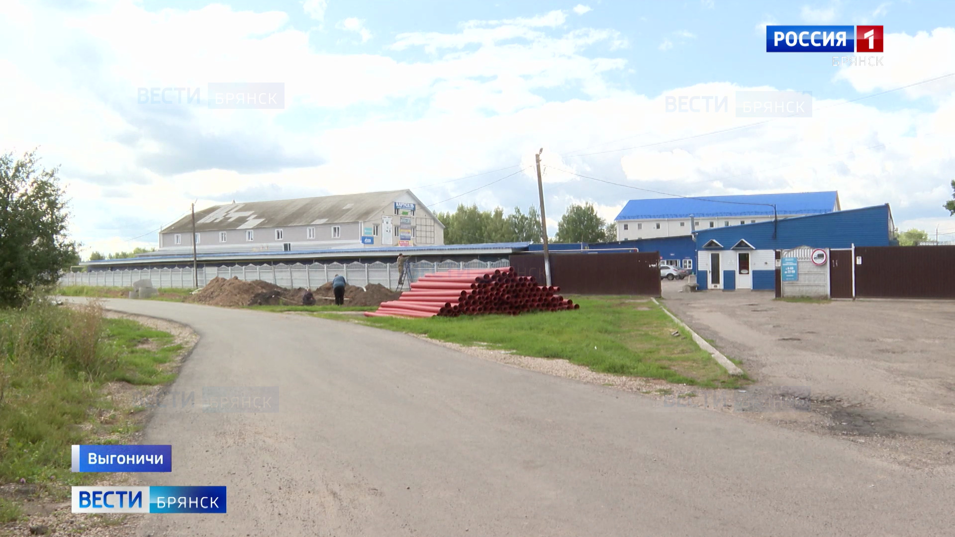 Подрядчики прокладывают трубы для первой централизованной канализации в Выгоничах