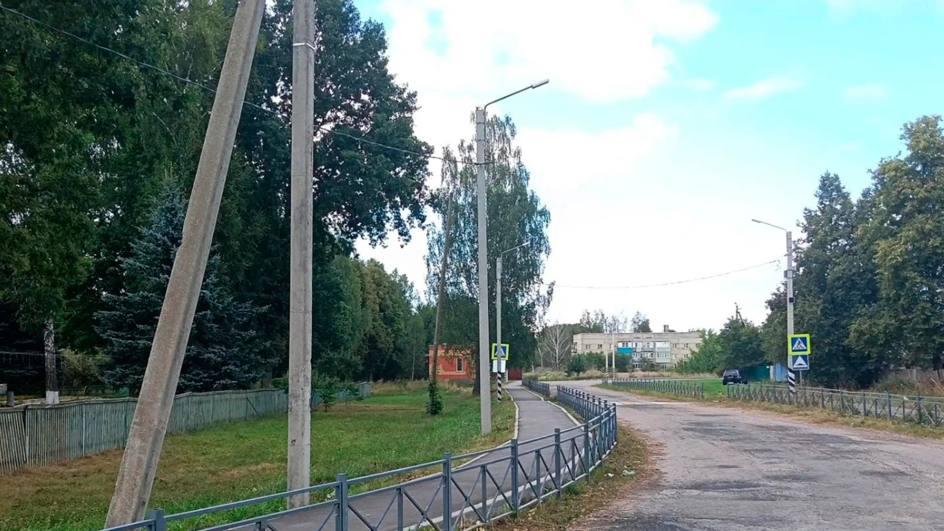 В селе Писаревка появились тротуар и свет после вмешательства прокуратуры