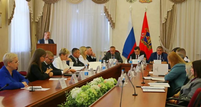 В Брянске рассмотрели вопрос содействия в трудоустройстве участников СВО